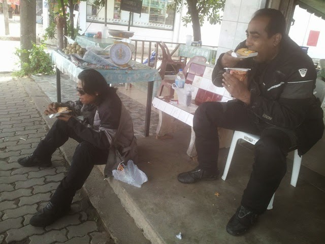 [makan2.jpg]