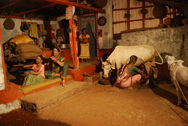 INDIA's Wax museum in KOLHAPUR capturing village life in India