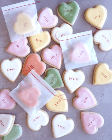Conversation Heart Cookies. (marthastewart.com)