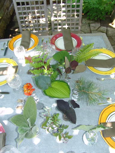 A simple and interesting centerpiece for lunch on the western terrace. I collected various leaves from the grounds and garden, then put them into small bud vases.
