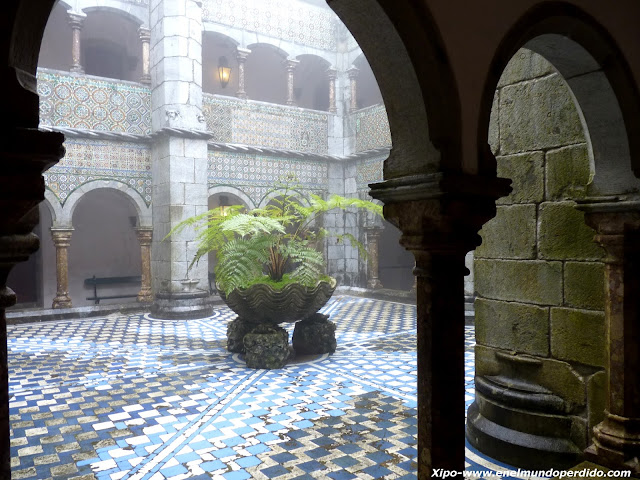 patio-interior-palacio-da-pena.JPG
