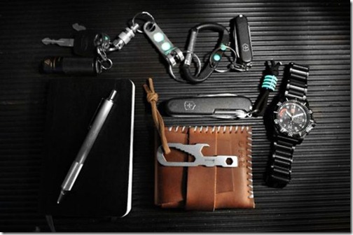 what_men_carry_in_their_pockets_640_27