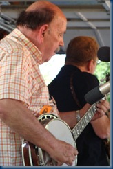 Ben Eldridge preparing to wow us all with that distinctive Ben Eldridge banjo style - Great!