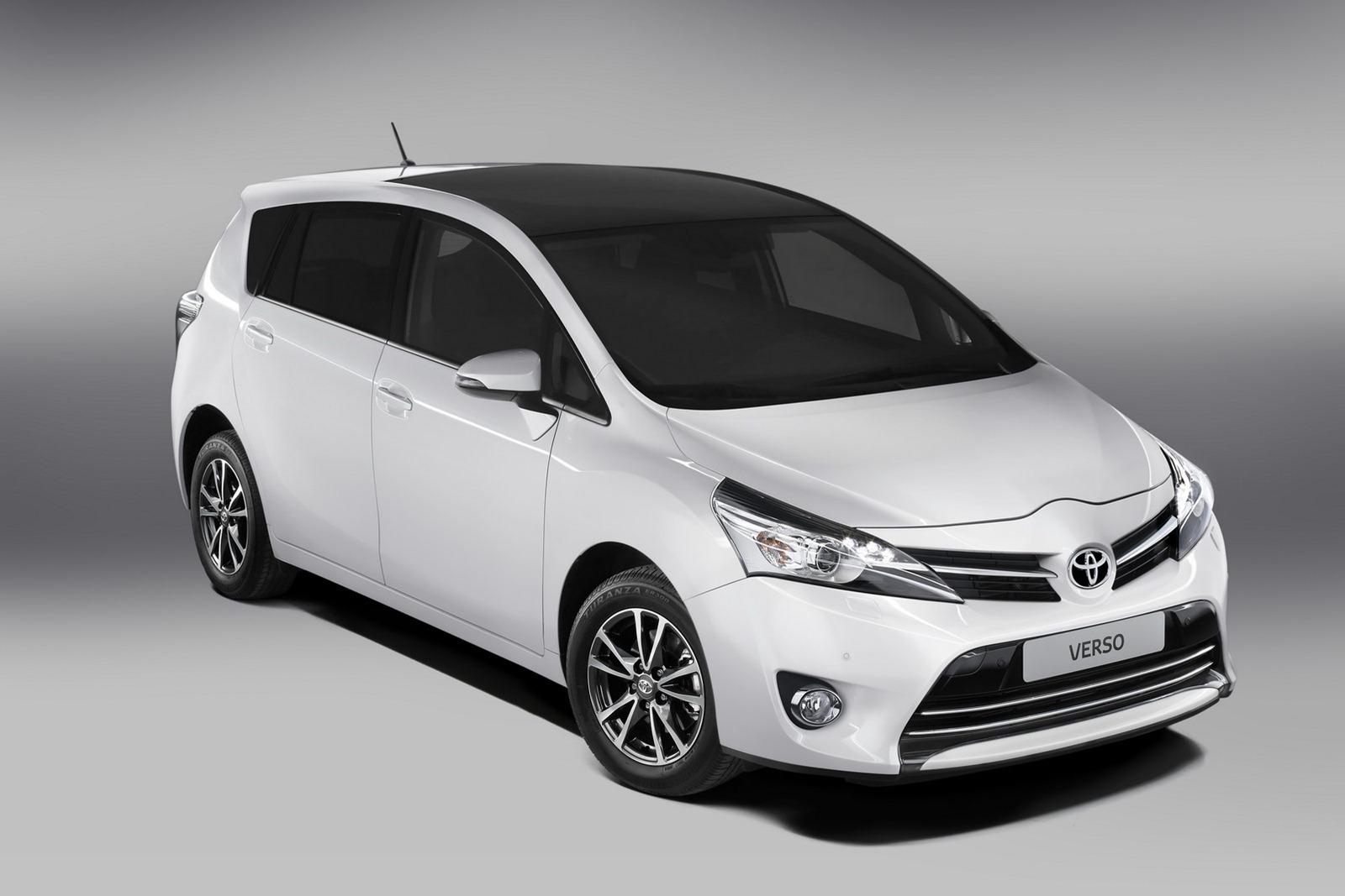2013-Toyota-Verso-FL-7[2].jpg