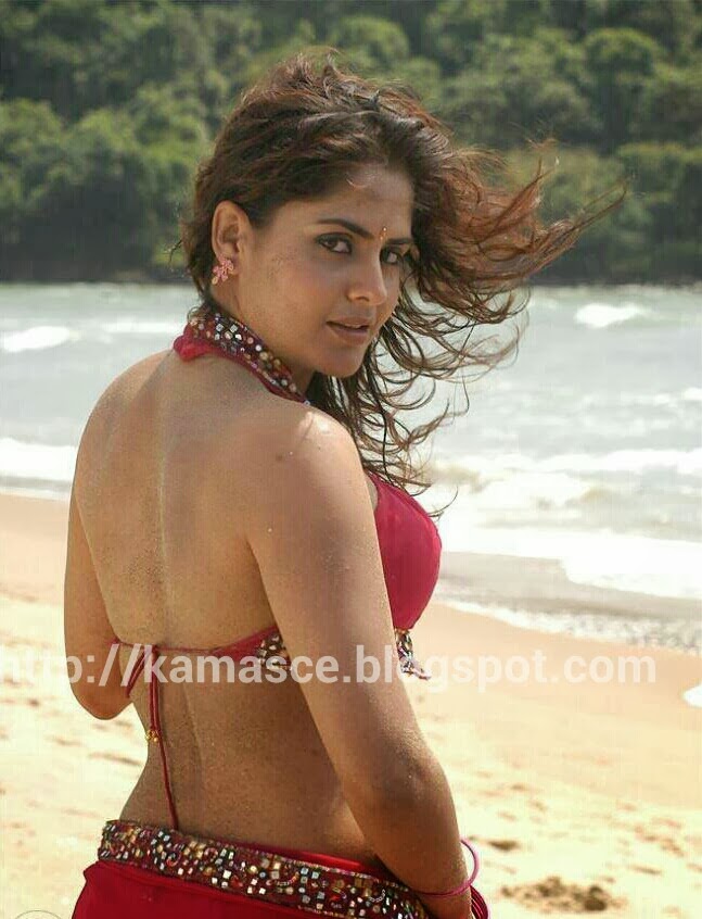 Kama Scenes: Tamil girl hot back open jacket still
