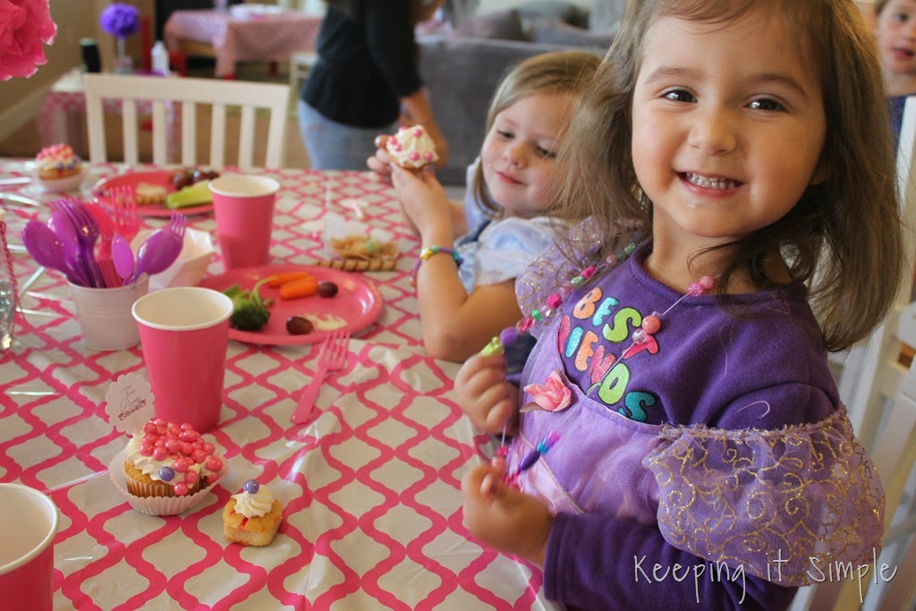 [Tasyn%2520Tea%2520Party%2520Birthday%252011-8-14%2520%2528100%2529%255B3%255D.jpg]