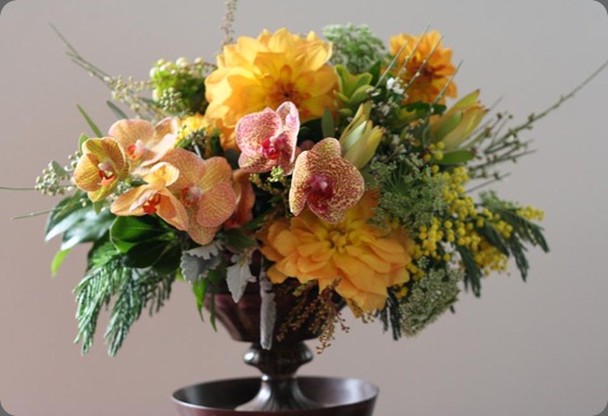 bella fiori gold centerpiece