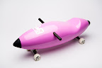 Torpedo limited edition - Designblok 09
Design: Anna a Jerry Kozovi
Produkce: SYMBIO Design
Foto: Tomáš Souček
Pink Panter Limusina
Pink Panter auto je přes 7 metru dlouhá limusina, plně pojízdná ale v současnosti nesplňuje podmínky silničního provozu. Je to superbourák pro růžové večírky …
Aukce filmového auta začíná na £75.000