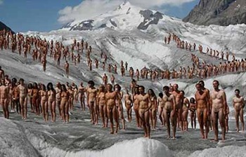 Protesta Greenpeace per ghiacciai e riscaldamento (foto Tunick)