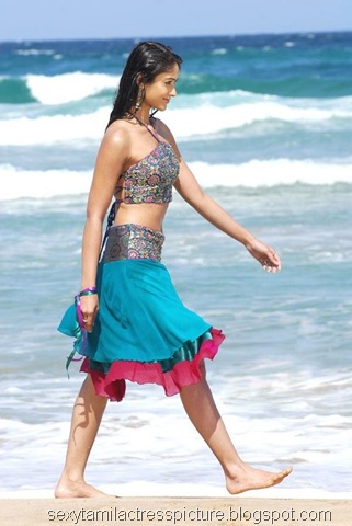[actress-ileana-hot-stills-in-beach-mini-skirt%255B4%255D.jpg]