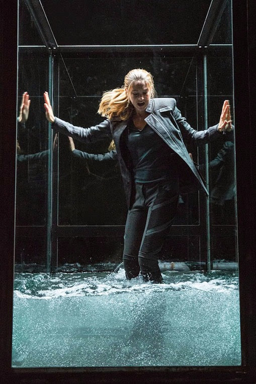 DIVERGENT