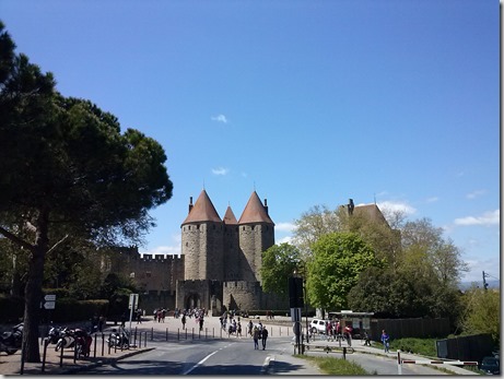 l'arrivée à la cité médiévale de Carcassonne