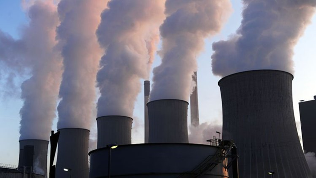 Cooling towers at the Scholven coal-fired power plant in Gelsenkirchen, western Germany, on 16 January 2012. Photo: Patrik Stollarz / AFP