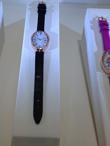 And the finished Meissen watch. Stunning! And the finished Meissen watch. Stunning!