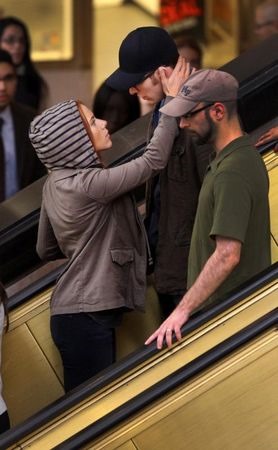 Amerika Kapitány és Fekete Özvegy csókja az Amerika Kapitány 2 forgatásán 04