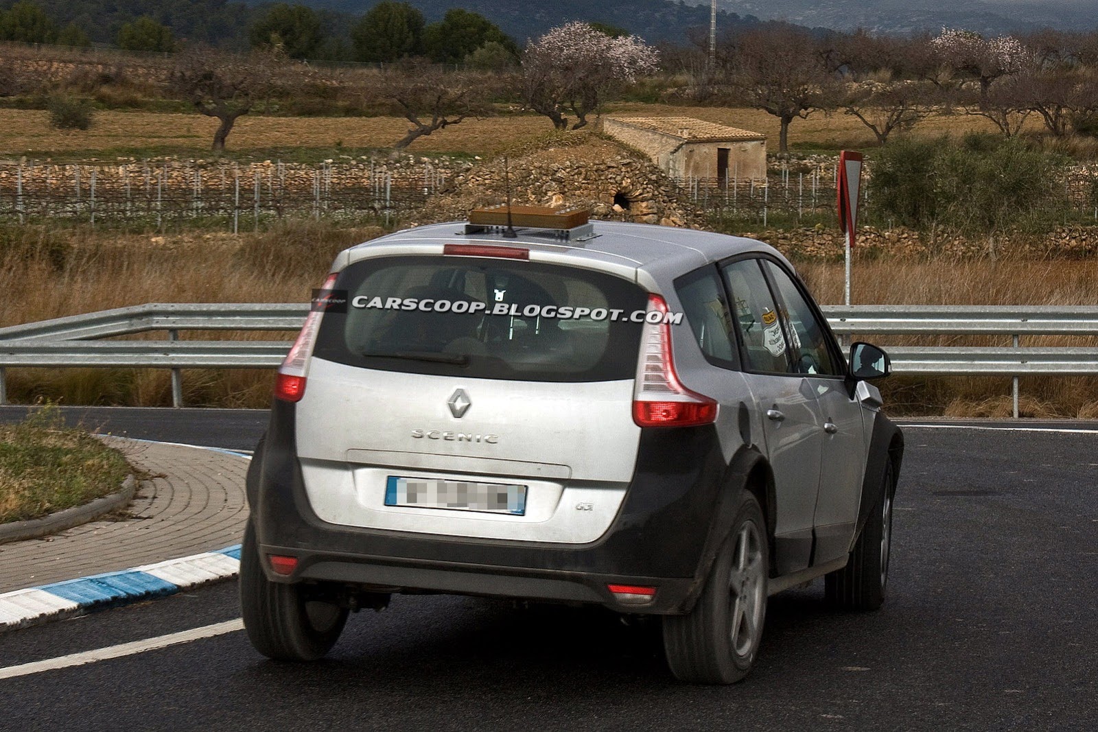 [Renault-SUV-CarScoop5%255B4%255D.jpg]