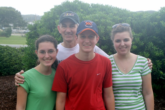 [Beach-Trip-2011-part-2-003-24.jpg]