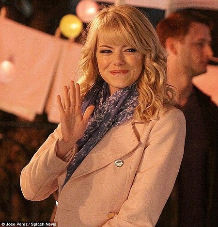 Emma Stone and Andrew Garfield on the Set of The Amazing Spider-Man 2 10