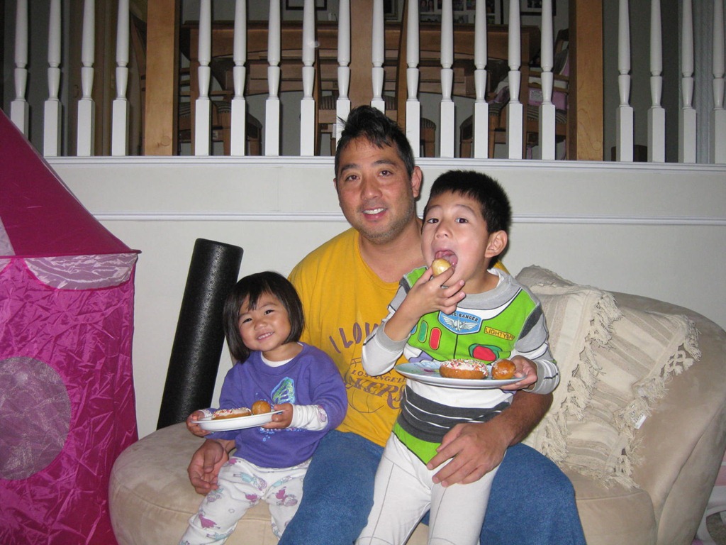 [miles_41_bday_donuts1%255B3%255D.jpg]