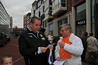 2010 02 13 Publieksactie centrum met Charlie Aptroot 043.jpg 2010 02 13 Publieksactie centrum met Charlie Aptroot 043.jpg
