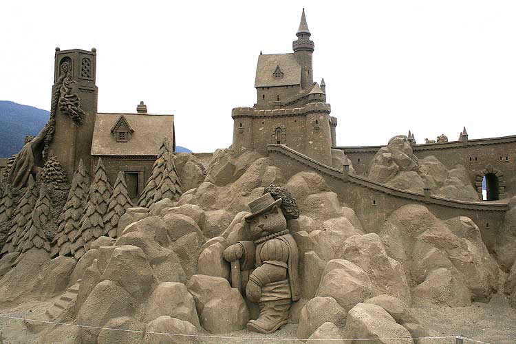 SAND CASTLES competition in Oregon