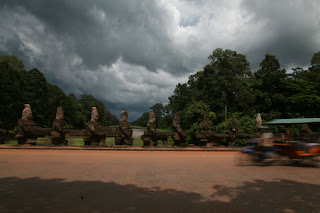 Eine Brücke im Angkor Gelände