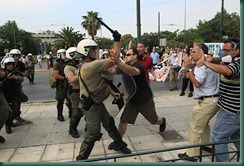 Protesters-clash-with-pol-003 Protesters-clash-with-pol-003
