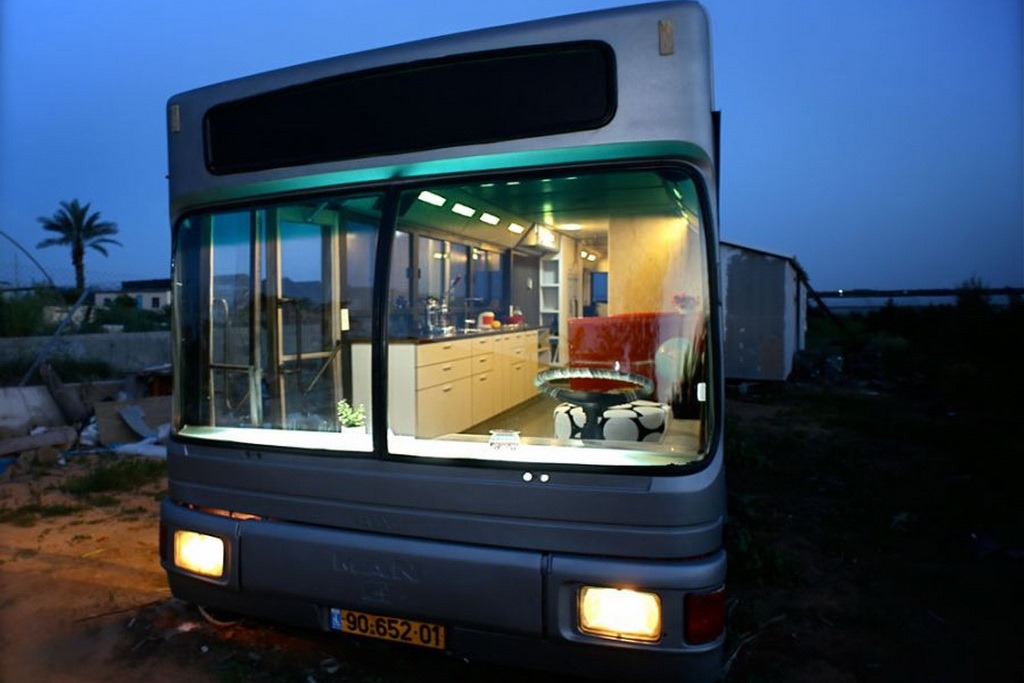[Bus-Turned-Into-Home-1%255B2%255D.jpg]
