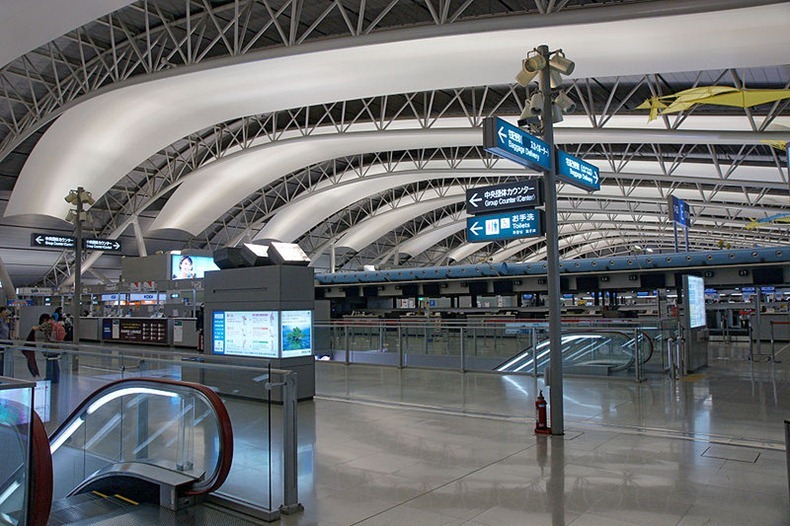 فقط في اليابان مطار وسط المياه Kansai-int-airport-3%25255B2%25255D