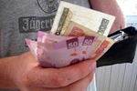 billetes%20mexicanos%20en%20mano_2 billetes%20mexicanos%20en%20mano_2