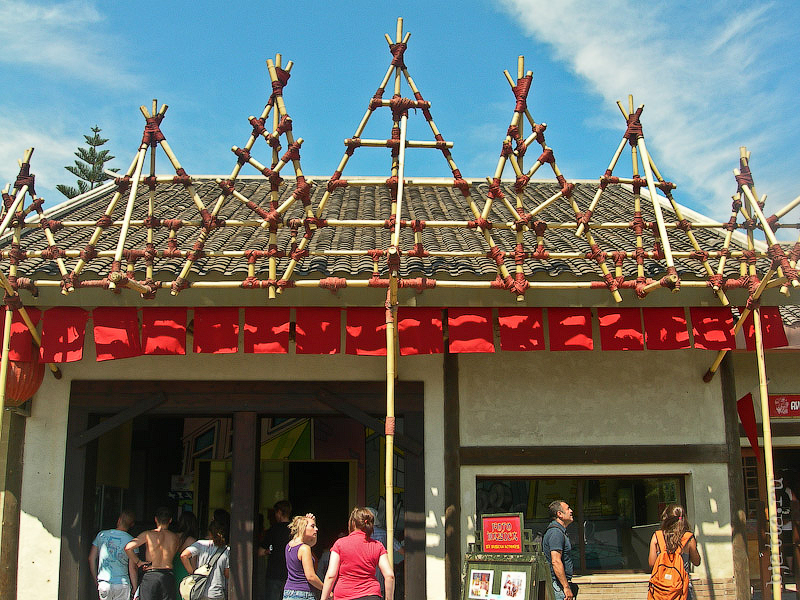 33. Китай. Порт Авентура. Port Aventura. Salou. Costa Dorada. Spain. Любуемся традиционным оформлением музея. 33. Китай. Порт Авентура. Port Aventura. Salou. Costa Dorada. Spain. Любуемся традиционным оформлением музея.