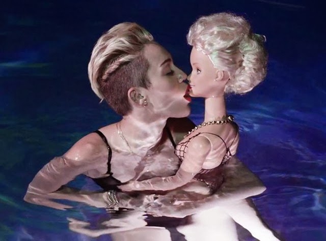 rs_560x415-130801091258-1024.Miley_.Doll_.mh_.080113 rs_560x415-130801091258-1024.Miley_.Doll_.mh_.080113