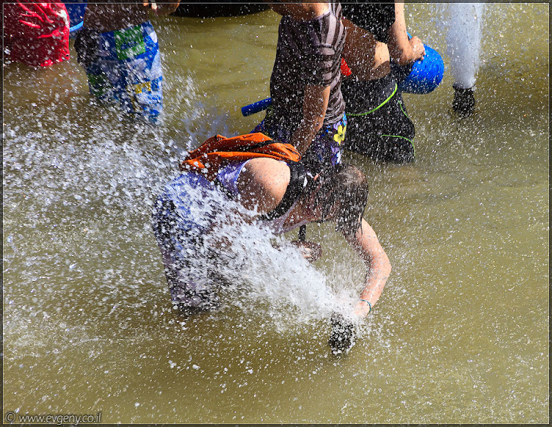 il/Настоящее мочилово в центре Тель Авива (20110701 ta water war 077 6863)