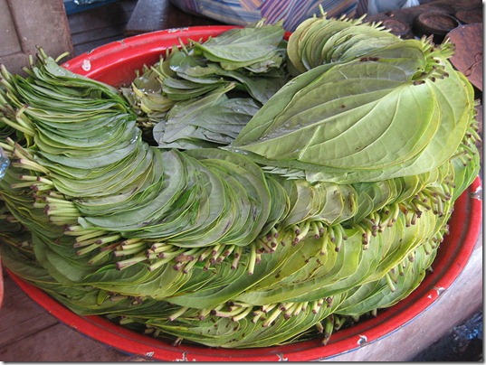 800px-Betel_leaves_at_a_market_in_Mandalay,_Myanmar