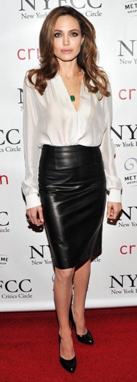 [angelina-jolie-leather-skirt%255B3%255D.jpg]