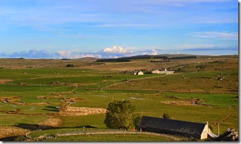 Soleil couchant sur la vallée Le Bès. Soleil couchant sur la vallée Le Bès.