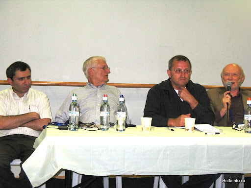 Uchastniki diskussii.JPG