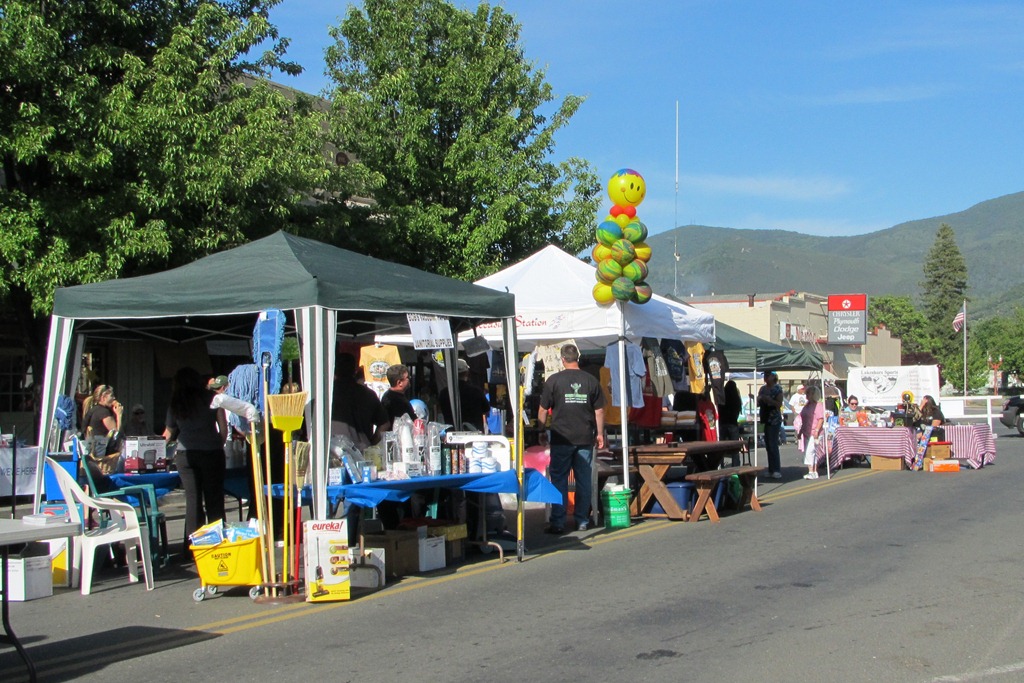 [StreetParty%255B4%255D.jpg]