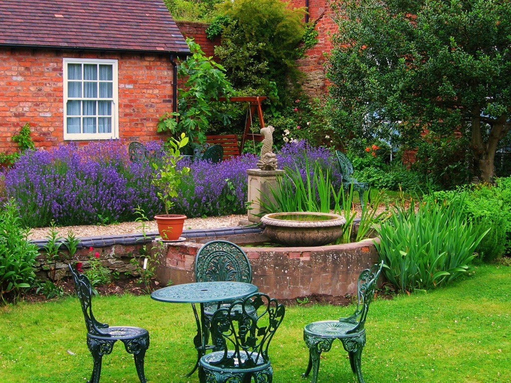 [The%2520Garden%2520at%2520Dinham%2520Hall_%2520%2520Ludlow_%2520Shropshire_O%255B5%255D.jpg]