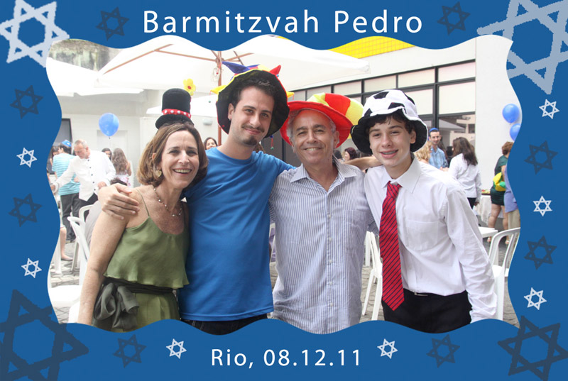 Fotos de Pedro - 08.12.11. Foto numero 03 da Social Click Fotografia Digital, do Rio de Janeiro, RJ, que faz fotos divertidas, fotos malucas, fotos com fantasias, fotos na hora, fotografia maluca, fotografia divertida com molduras personalizadas. album de assinatura ao vivo foto divertida social click digital expressa brinde valerio miguel fotos divertidas malucas maluca animadas animado fotografia para casamento noiva montagens com fotografo aniversário 15 anos