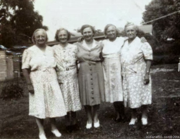 [Niehaus-sisters-1940s13.jpg]