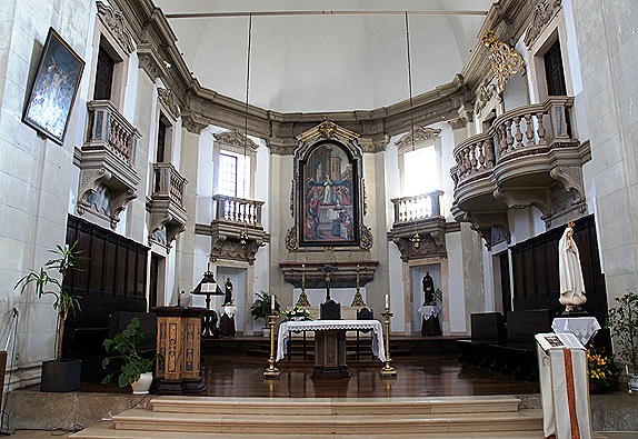 Ourem - Castelo - interior da igreja matriz - altar