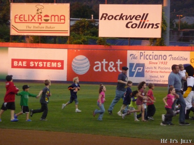 running inthe outfield at B-Mets game