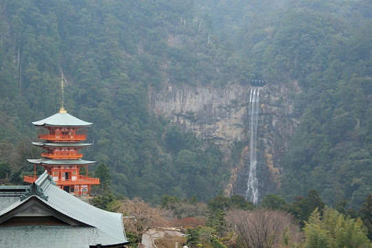 青岸渡寺から見た那智の滝