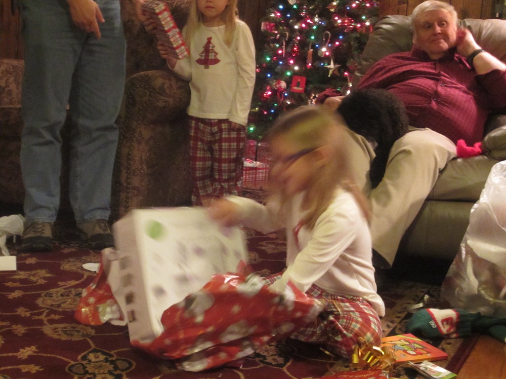 [Emma%2520opening%2520Granny%2527s%2520gift%255B3%255D.jpg]