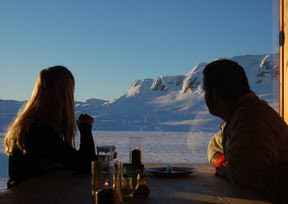 Utsikt til St&aring;vann fra restauranten p&aring; Haukeliseter (klikk for stor st&oslash;rrelse)