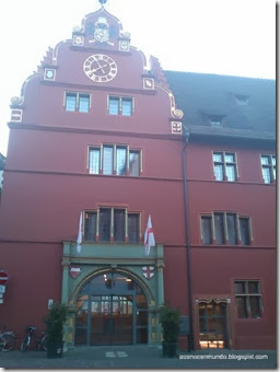 46-Friburgo. Casa junto al Rathaus en Rathausplatz - DSC_0035 (2)