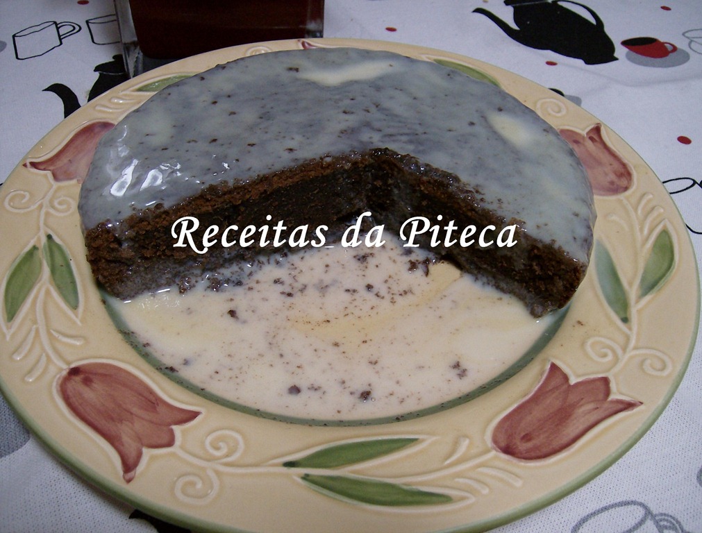 [Bolo%2520de%2520chocolate%2520com%2520cobertura%2520de%2520leite%2520condensado%255B3%255D.jpg]