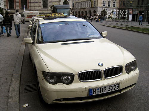 Taxi in Dubai: MW 745, Mercedes-Benz 600, Mercedes-Benz E240 Wagon, Porsche Cayenne, Porsche GTS, Toyota RAV4, Lamborghini