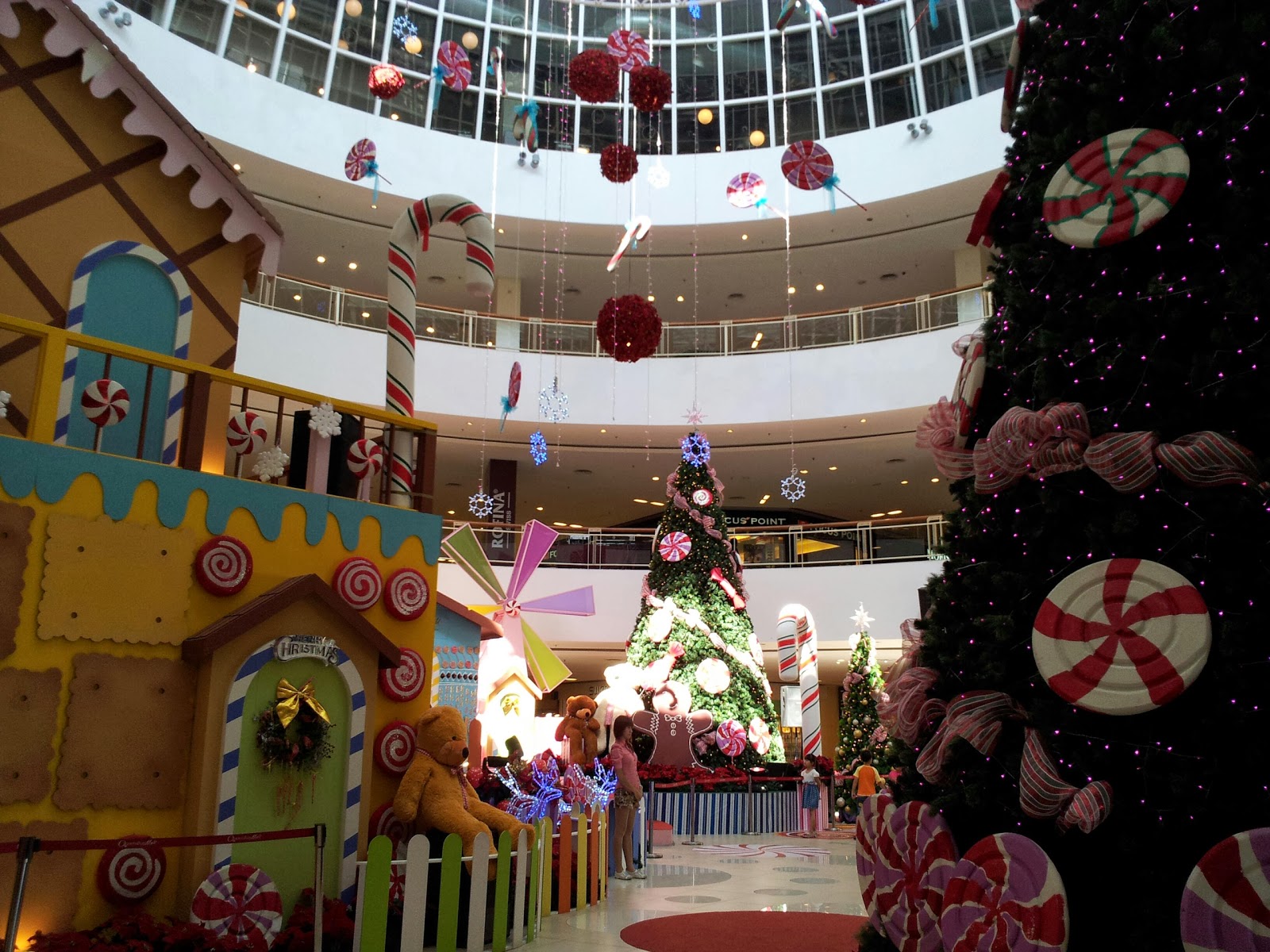 m4sh3d: Christmas decorations at Queensbay Mall Penang1600 x 1200